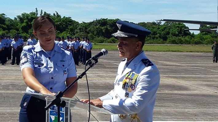 Vídeo: Major da Força Aérea Brasileira se aposenta ao som do Hino do Bahia