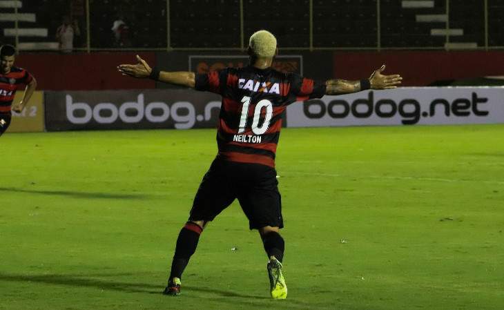 Desejado pelo Inter, atacante do Vitória recebe propostas de outros clubes