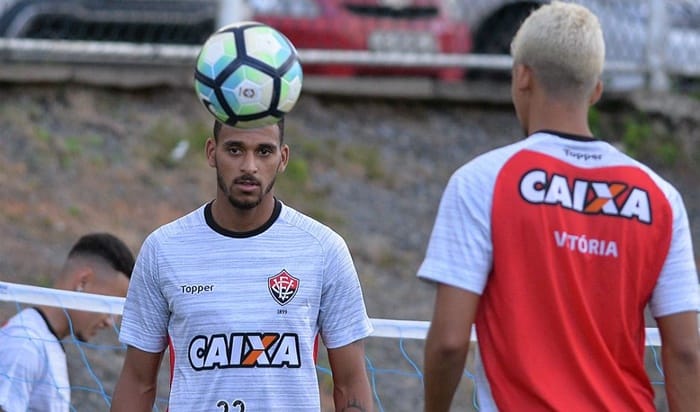 Atacante do Vitória tem propostas de clubes da Ásia e do futebol paulista