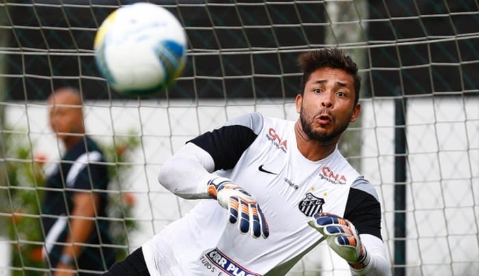 Vitória dá ‘rasteira’ no Sport e aguarda chegada de goleiro em Salvador