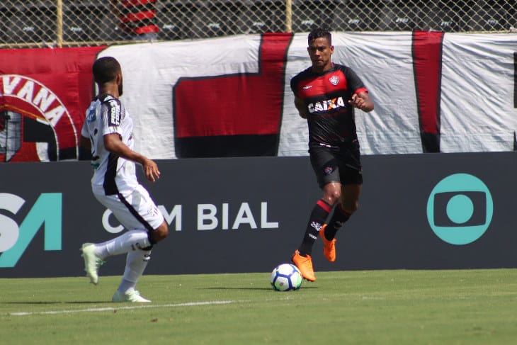 No sufoco, Vitória vence o Ceará e pula fora da zona de rebaixamento