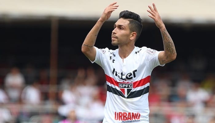 Revelado pelo Vitória, volante Petros vira alvo do Cruzeiro para 2022