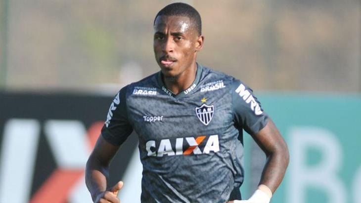 Destaque no Vitória e decepção no Atlético-MG, atacante acerta com clube árabe