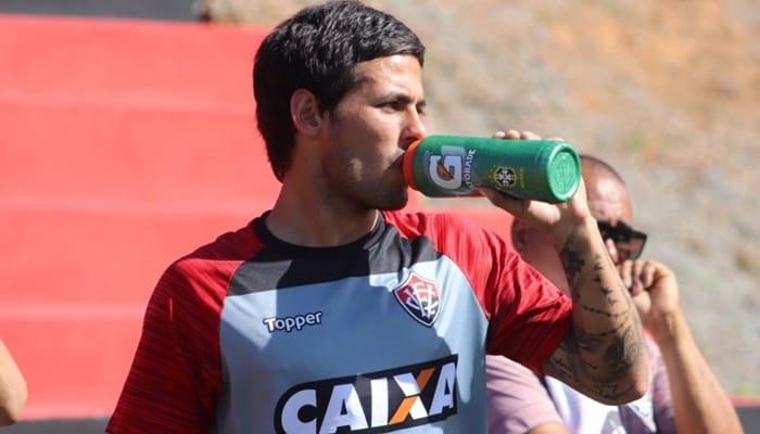 Argentinos do Vitória são regularizados e ficam à disposição de Mancini