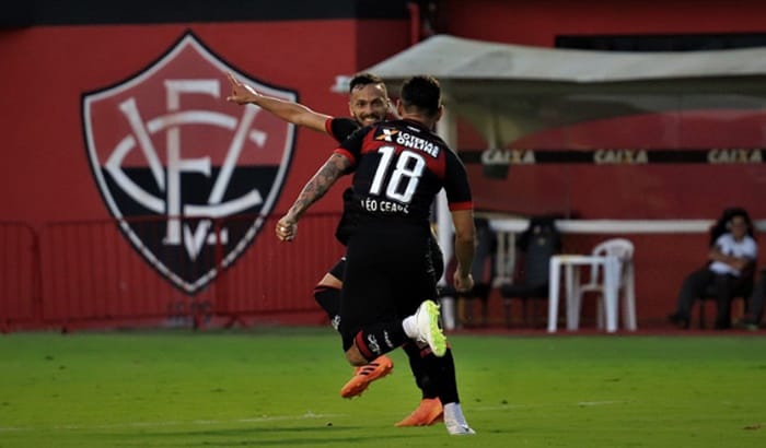 Na rede social, atacante pede desculpas à torcida e declara amor ao Vitória