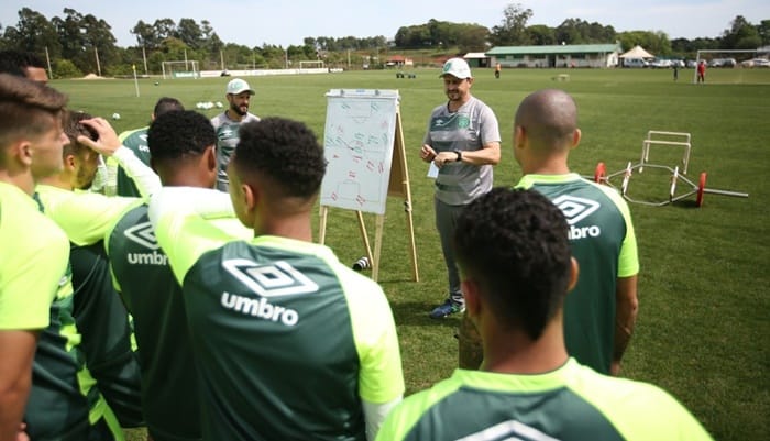 Após supostas polêmicas, ex-profissional do Bahia deixa a Chapecoense