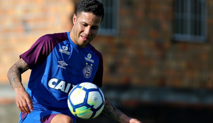 Sem renovar com o Bahia, lateral avisa que está livre no mercado