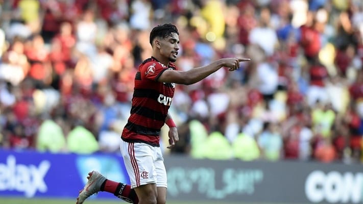 Lucas Paquetá se despede do Flamengo neste sábado contra o Atlético-PR