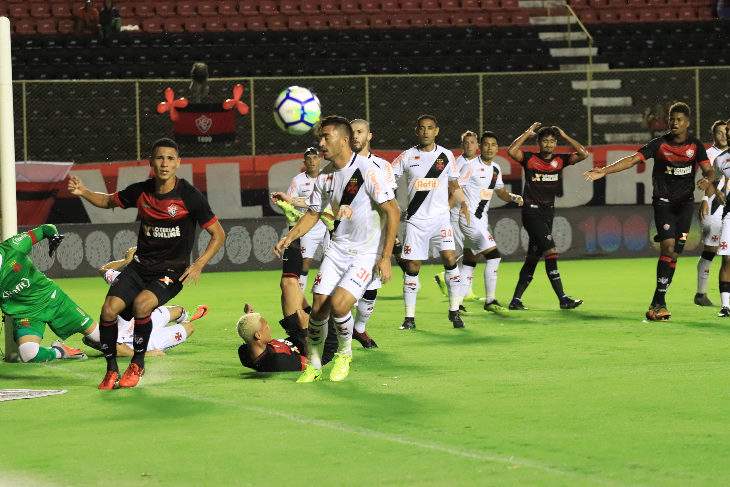 Vitória tem retrospecto positivo e não perde para o Vasco há 11 anos no Rio