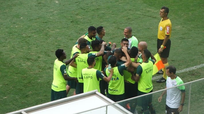 América-MG vence o Santos e joga o Vitória na vice-lanterna da Série A
