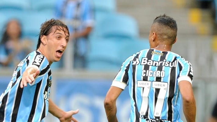 Grêmio vence a Chapecoense e também ajuda o Vitória, mas o Leão não se ajuda