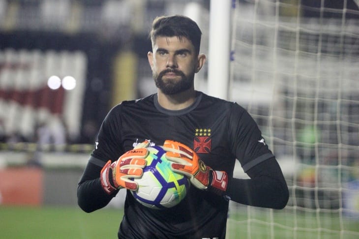 Ex-goleiro do Vitória é exaltado por companheiros após triunfo do Vasco