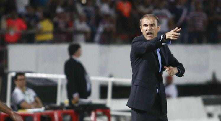 Técnico Milton Mendes com dificuldades para armar o Sport contra o Vitória