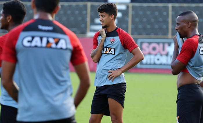 Vitória reintegra zagueiro ao elenco principal à pedido de Osmar Loss