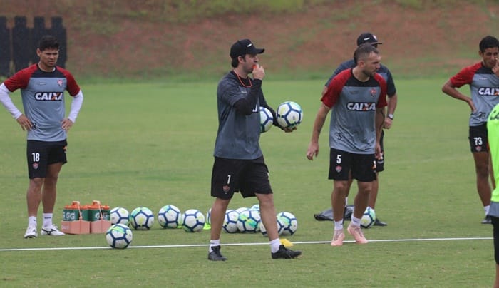 Vitória treina para sua despedida da Série A e jogo festivo do Palmeiras