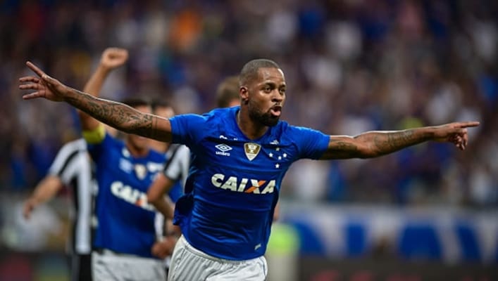 Flamengo quer o zagueiro Dedé, mas Cruzeiro avisa: “É inegociável”