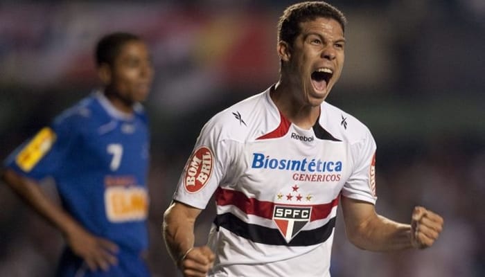 São Paulo anuncia o retorno do meio-campista e ídolo Hernanes