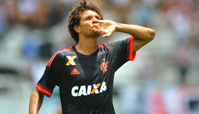 São Paulo quer volante do Flamengo, mas atleta prioriza a Europa