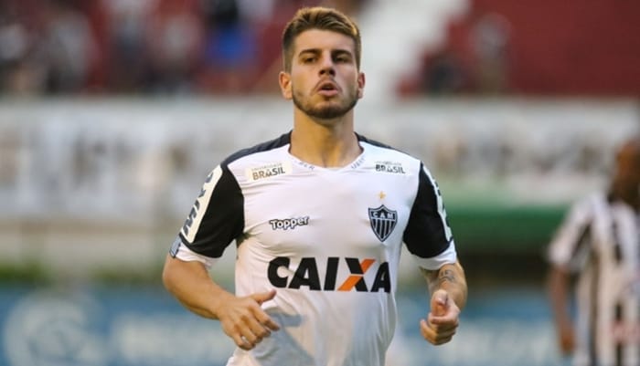 Bahia e Atlético-PR tentam empréstimo de meia argentino, diz jornalista