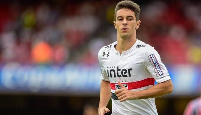 Bahia acerta empréstimo de meia promissor do São Paulo, diz site