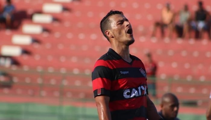 América-MG ainda aguarda rescisões de atacante com Vitória e Coritiba