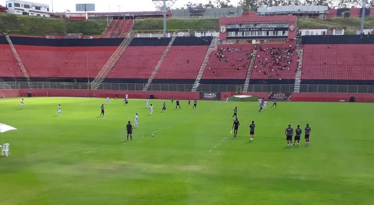 Vitória perde amistoso no Barradão para o Atlético de Alagoinhas