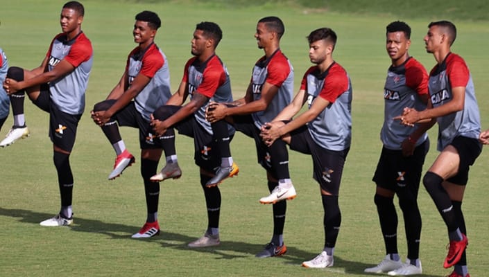 Zagueiro do Vitória está regularizado e à disposição de Marcelo Chamusca