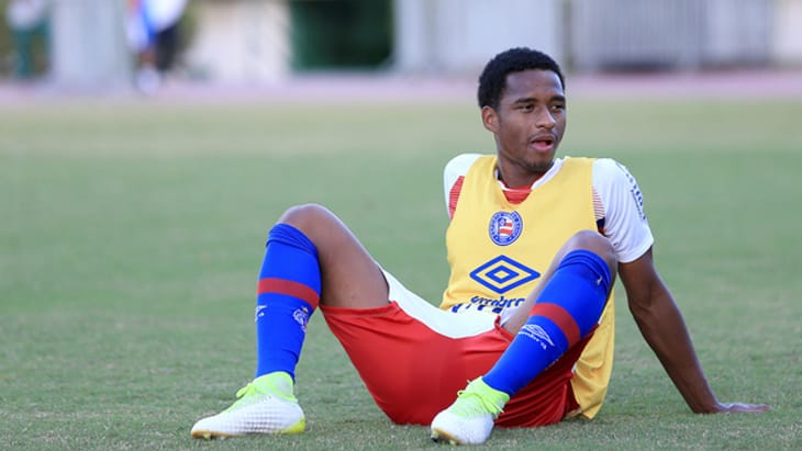 Volante que passou pelo Bahia em 2017 pode reforçar o Coritiba