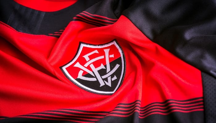 Presidente do Vitória revela avanço com fornecedor e diz que cogitou marca própria