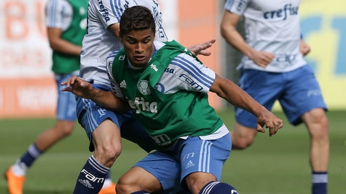 Meia revelado no Vitória foi uma das novidades na reapresentação do Palmeiras