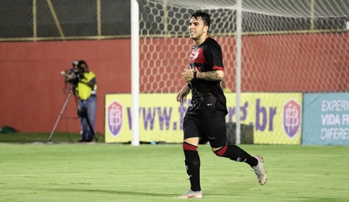 Vitória pode ter dois retornos para a decisão contra o Fortaleza