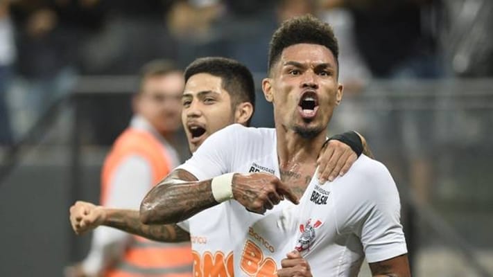 Corinthians toma susto, mas vira com mais um de Gustagol e avança na Copa do Brasil
