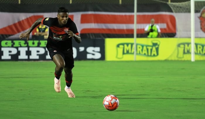 Vitória tenta renovar com volante, e deve ir ao mercado caso não consiga