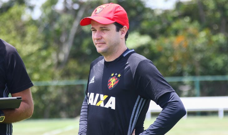 Confiança estreia técnico Daniel Paulista contra o Vitória pela Copa do Nordeste
