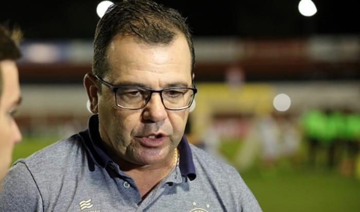 Enderson Moreira não teme demissão, mas admite péssima partida do Bahia