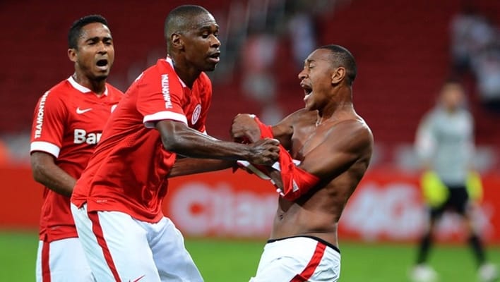 Novo lateral do Vitória se envolveu em polêmicas no Vasco e Internacional