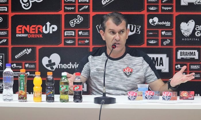 Tencati lamenta não encerrar jejum, mas valoriza classificação do Vitória