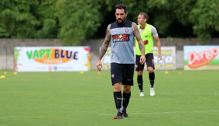 Empresários esclarecem negociação com o Vitória e criticam Escudero