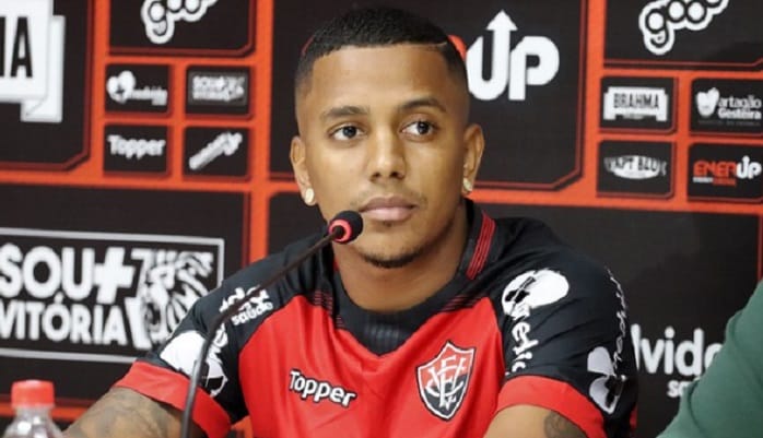 Regularizado, lateral reforça o Vitória na decisão contra o Fortaleza