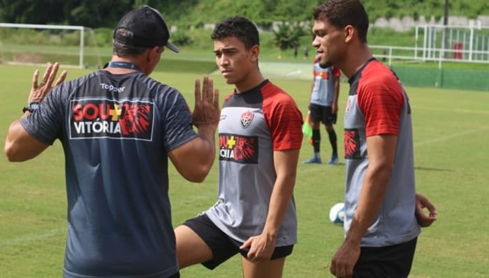 Sem treinador, Vitória inicia preparação para enfrentar o Atlético-GO