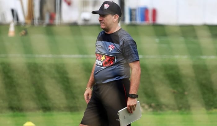 Ex-treinador do Vitória assume o Criciúma na reta decisiva da Série C