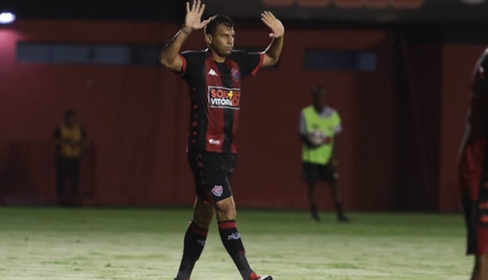 Neto Baiano deixa o Vitória e deve acertar com clube da Série C