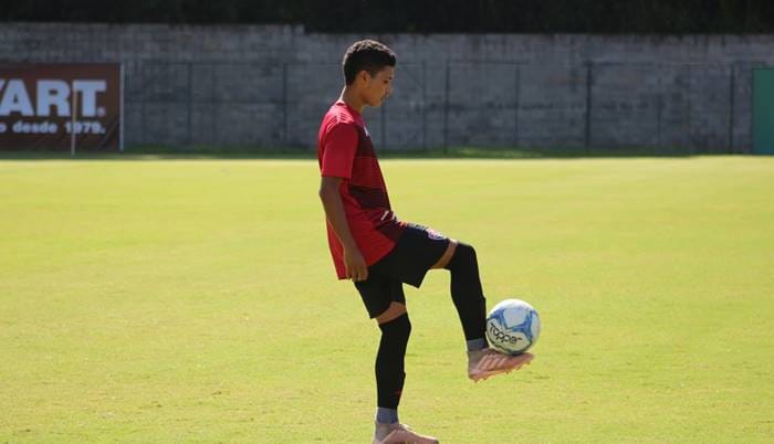 Vitória deve ter duas mudanças no time para enfrentar o América-MG