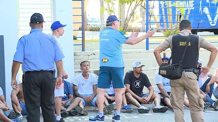 Bolsonaro sanciona lei que aumenta prazo de banimento para torcidas violentas