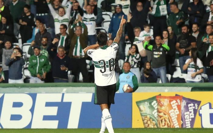 Mesmo Vitória aberto a receber “Mala Branca” não abala  jogador do Coritiba
