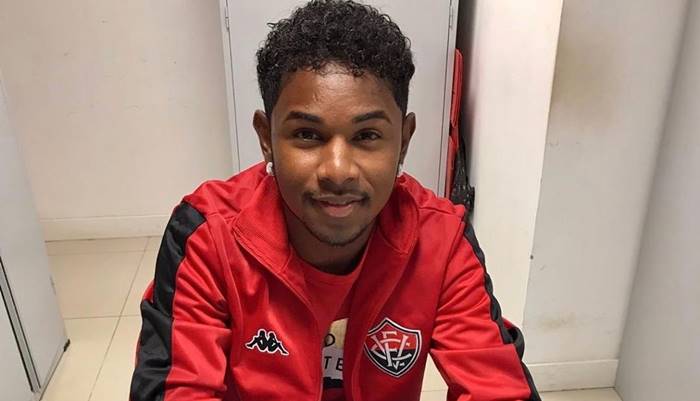 Vitória renova com atacante de 19 anos até o final de 2023