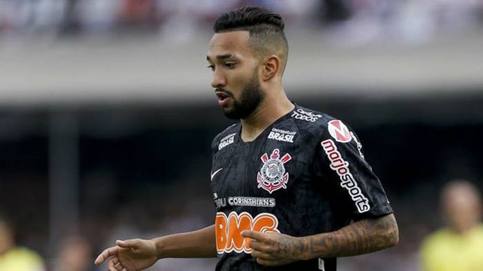 Torcedores do Corinthians comemoram ida de Clayson para o Bahia