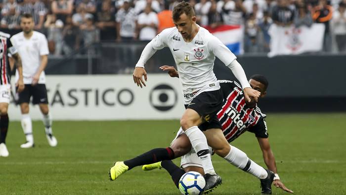 Bahia e Fortaleza interessados em lateral-esquerdo do Corinthians