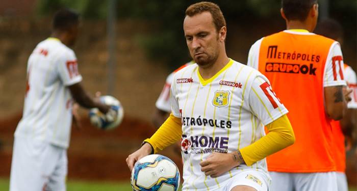 Zé Love comemora ótima fase com a camisa do Brasiliense