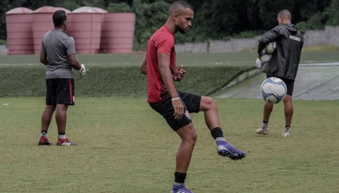 Com 5 zagueiros de saída, João Victor vai ganhar espaço no Vitória em 2020